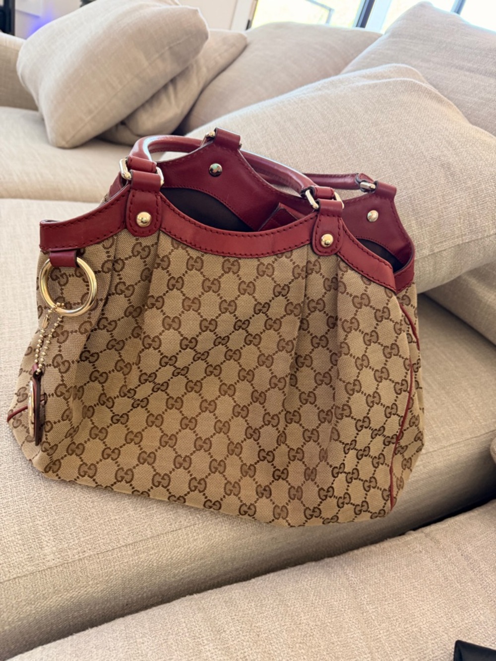 Gucci-style Beige Monogram Tote with Red Leather Trim - Picture 3 of 4